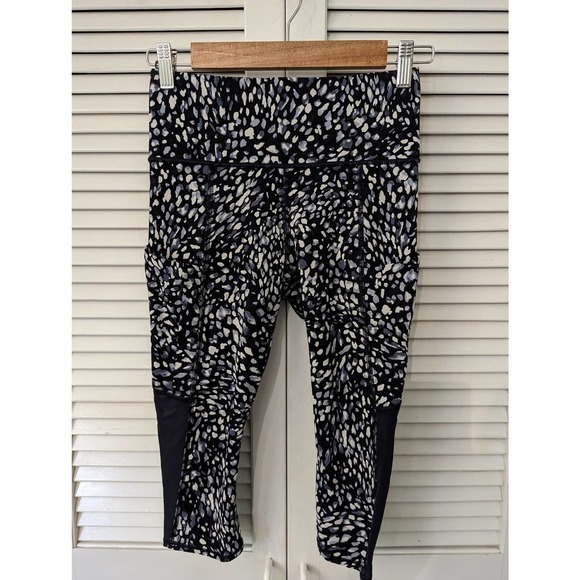🎃 Athleta patterned mesh cropped leggings XS - Picture 1 of 5